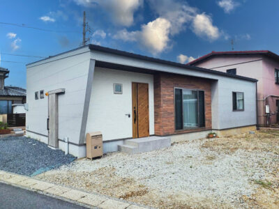 【新築】家族の生活動線が工夫されたソーラーパネル付きの平屋