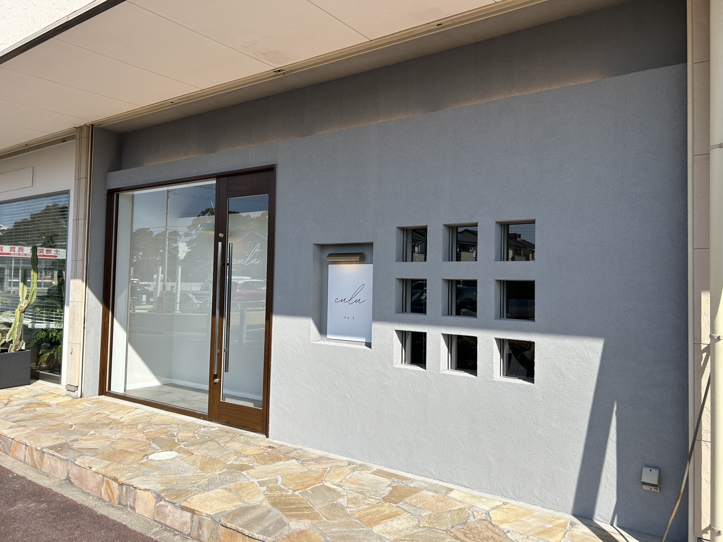 【店舗改装】清潔感と、白と光がつくるやさしいシェアサロン|culu HAIR様
