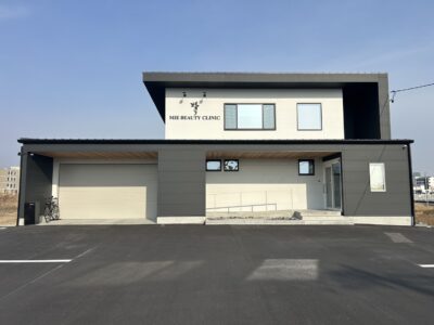 【新築】大理石調フロアが映える上質な院内空間｜三重美容クリニック様